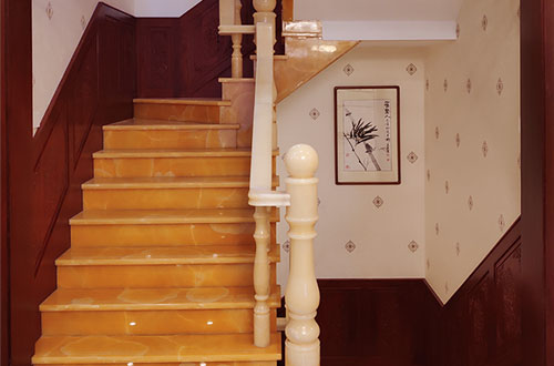 绍兴中式别墅室内汉白玉石楼梯的定制安装装饰效果